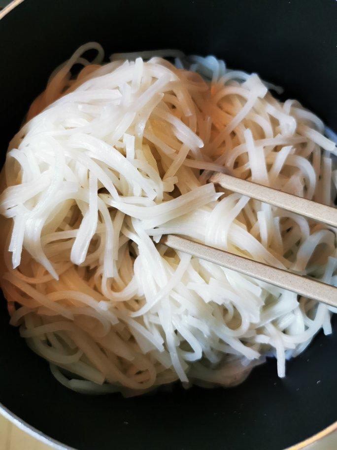 云南快手小吃—大救驾（炒饵丝）