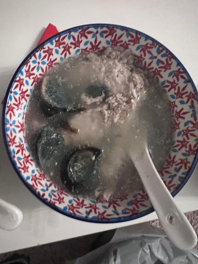 简单 南昌瓦罐汤 之 皮蛋肉饼汤的做法