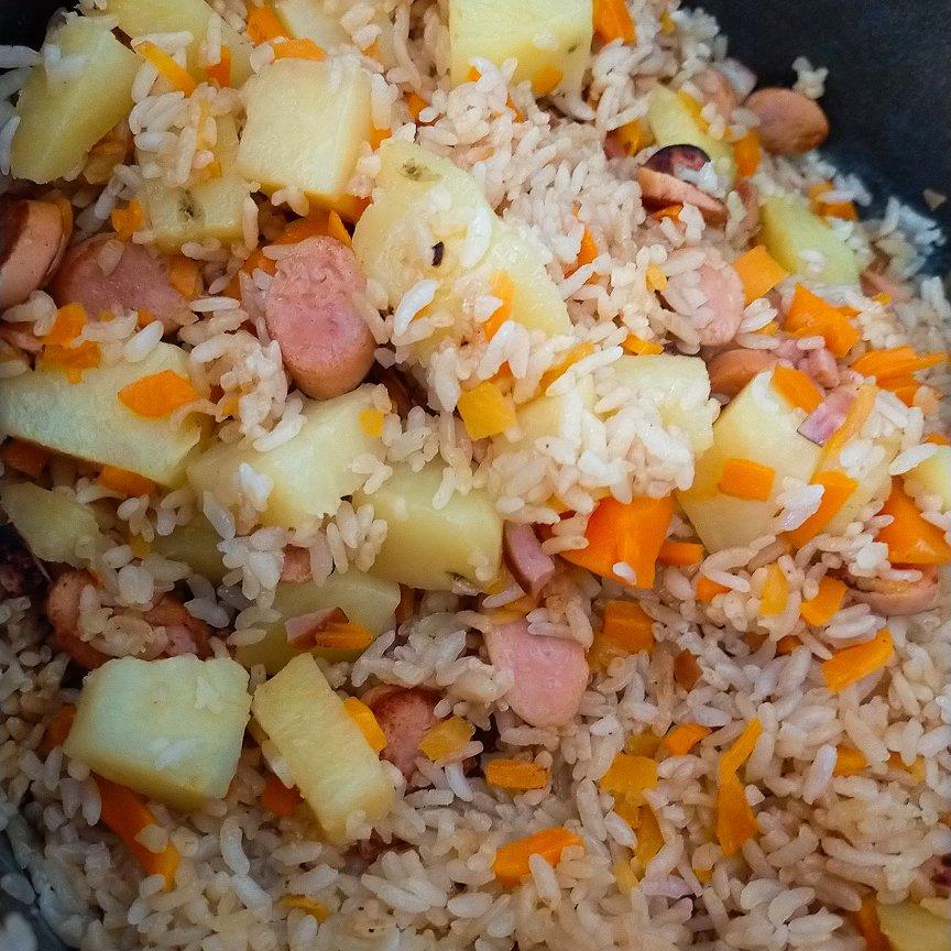 hotlove做的电饭煲|懒人版香肠土豆焖饭巨好吃