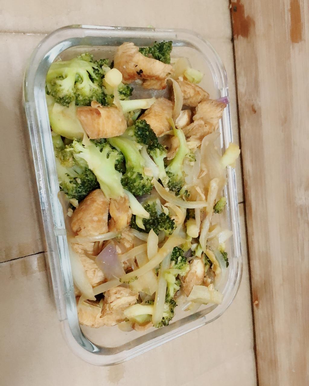 低卡瘦身餐 蒜香鸡胸西兰花