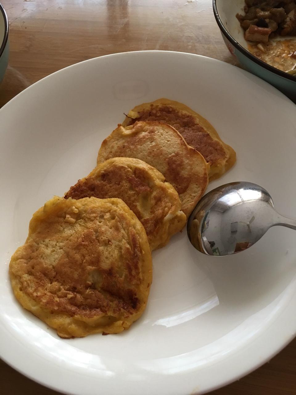 8M+宝宝辅食之手指食物香蕉鸡蛋小饼