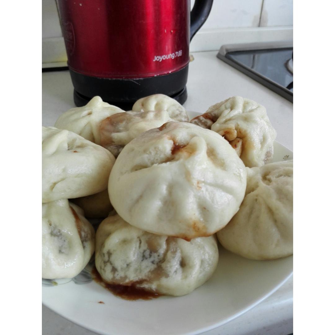 云朵般松软爆浆蜜汁叉烧包