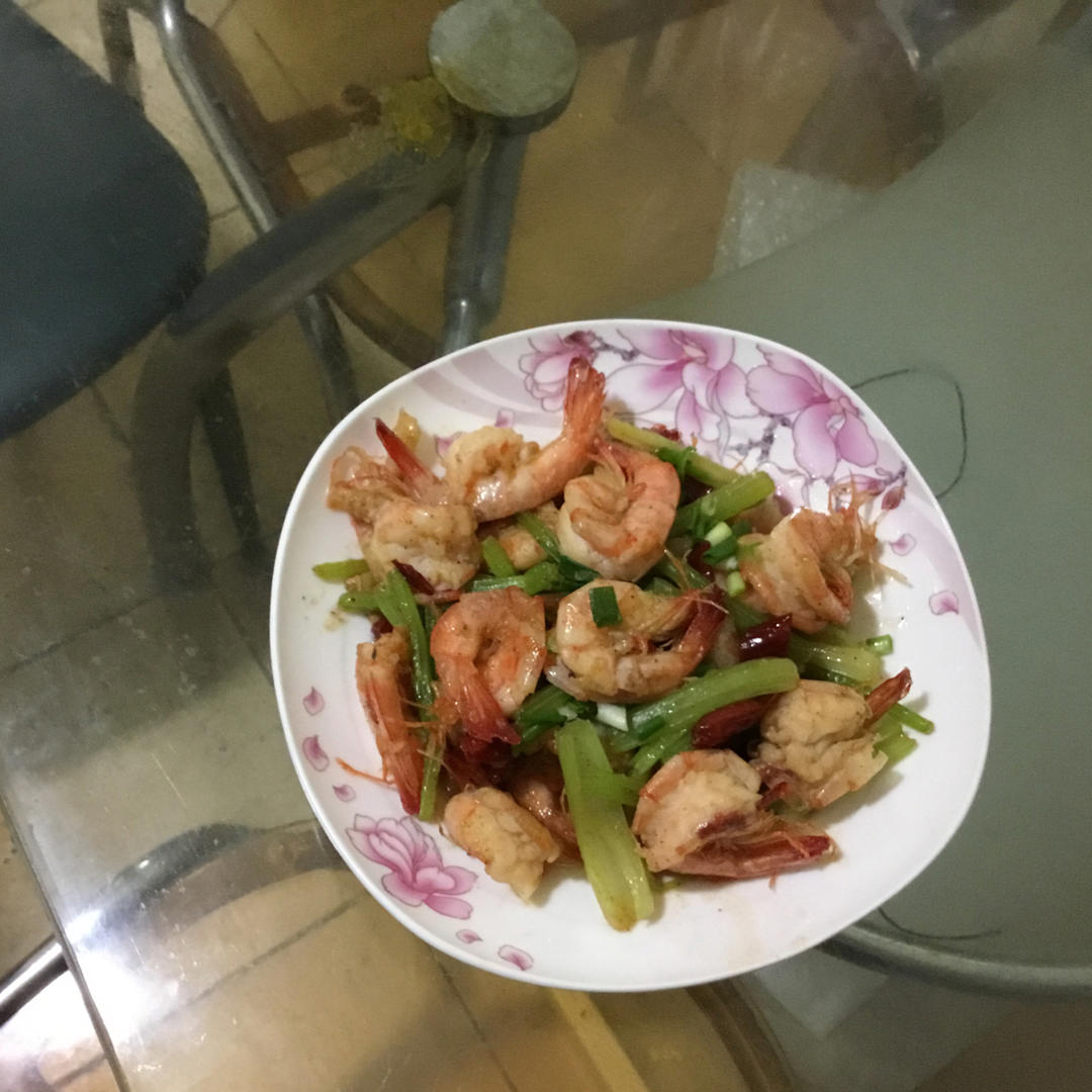 蒜味西芹炒大虾