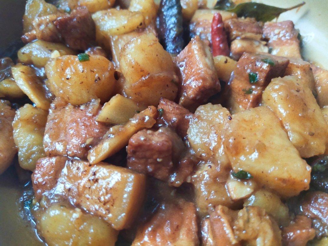 加了鹌鹑蛋后，这盘红烧肉，美味的逆天啦——鹌鹑蛋烧肉（孔瑶食谱）