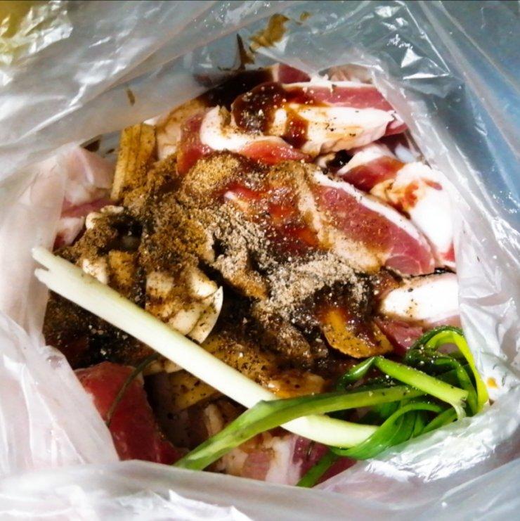 空气炸锅里的五花肉