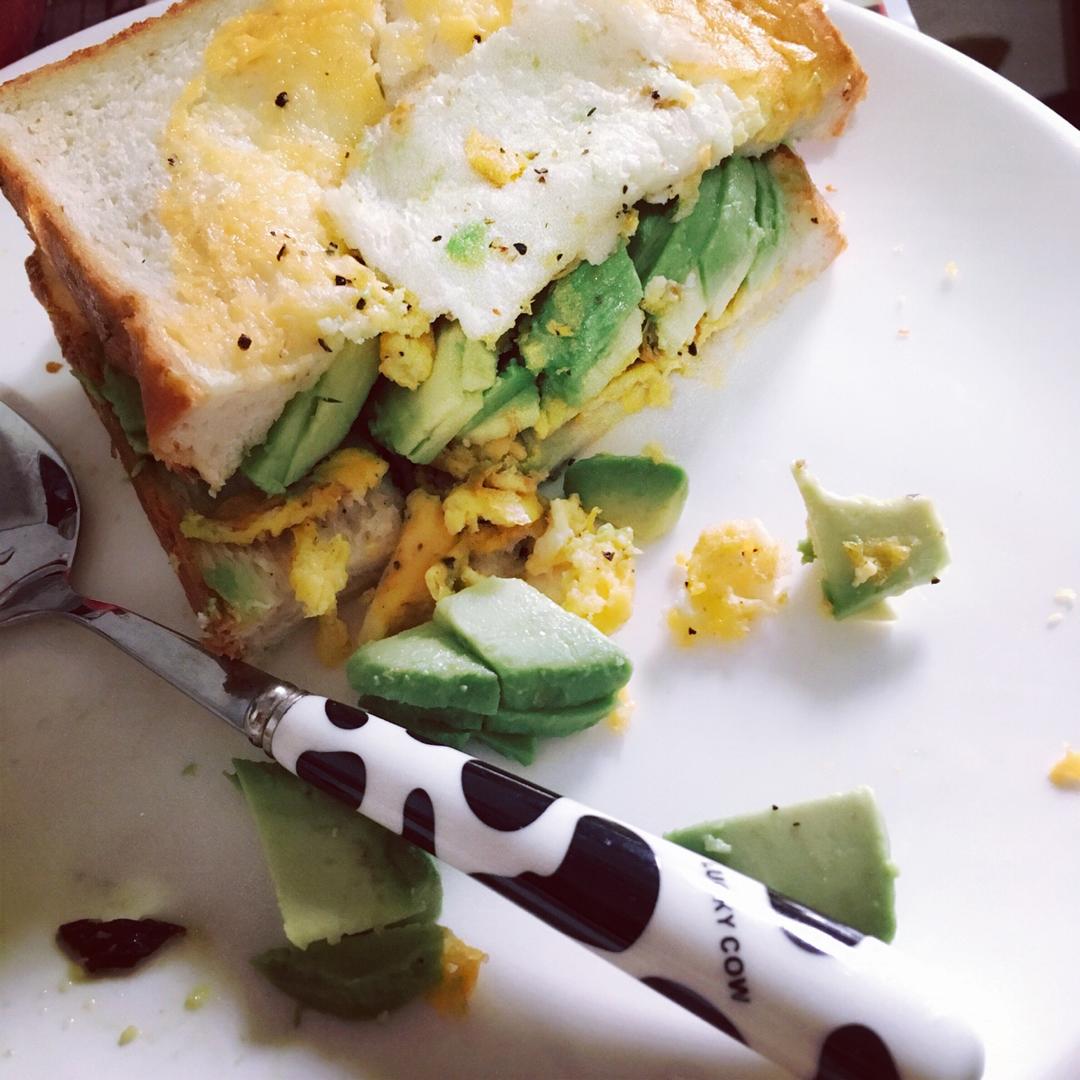 巨好吃的牛油果土司