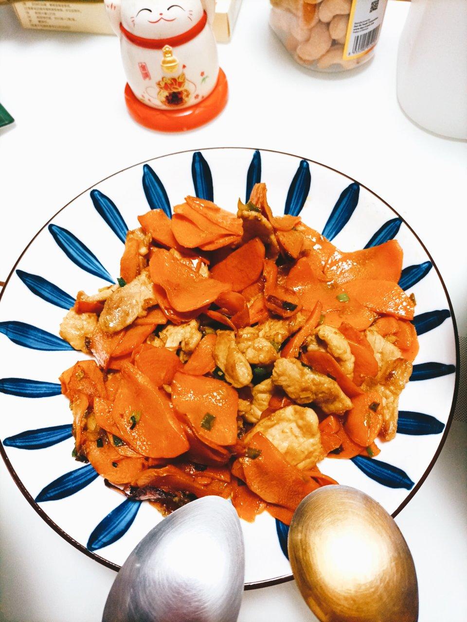 超好吃的胡萝卜片炒肉