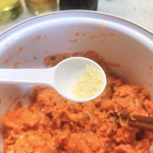 吃不出胡萝卜的胡萝卜水饺（三鲜版）的做法 步骤6