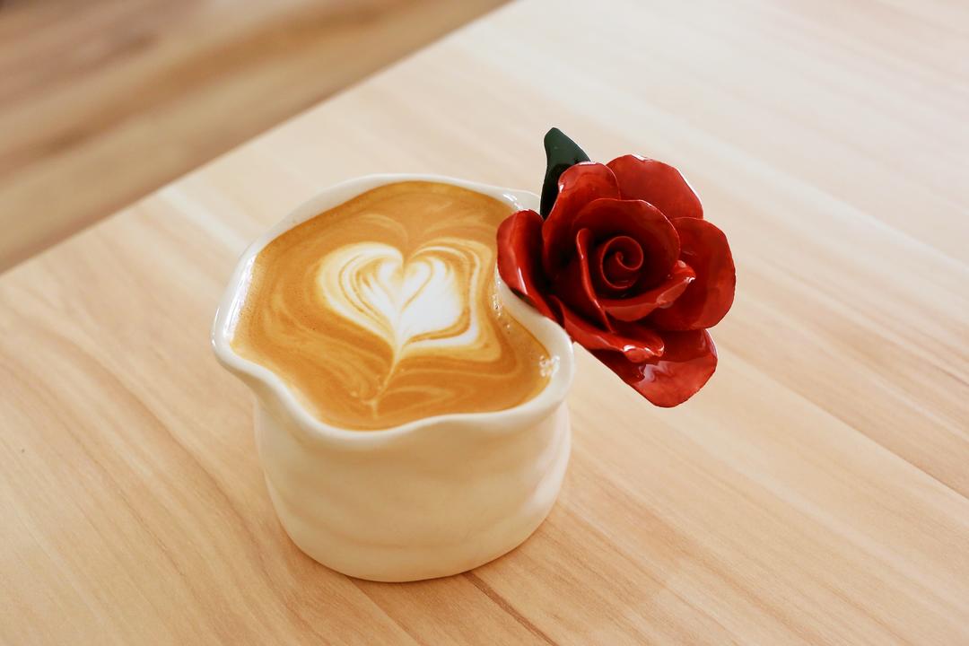 ☕自学拉花不急不嗔🐱