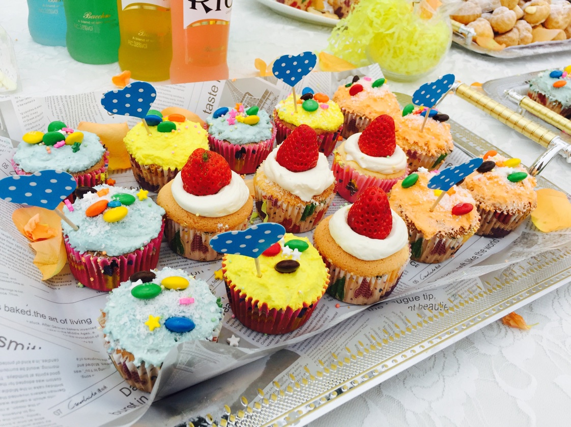 stefzz做的鲜奶油戚风杯子蛋糕(纸杯蛋糕)