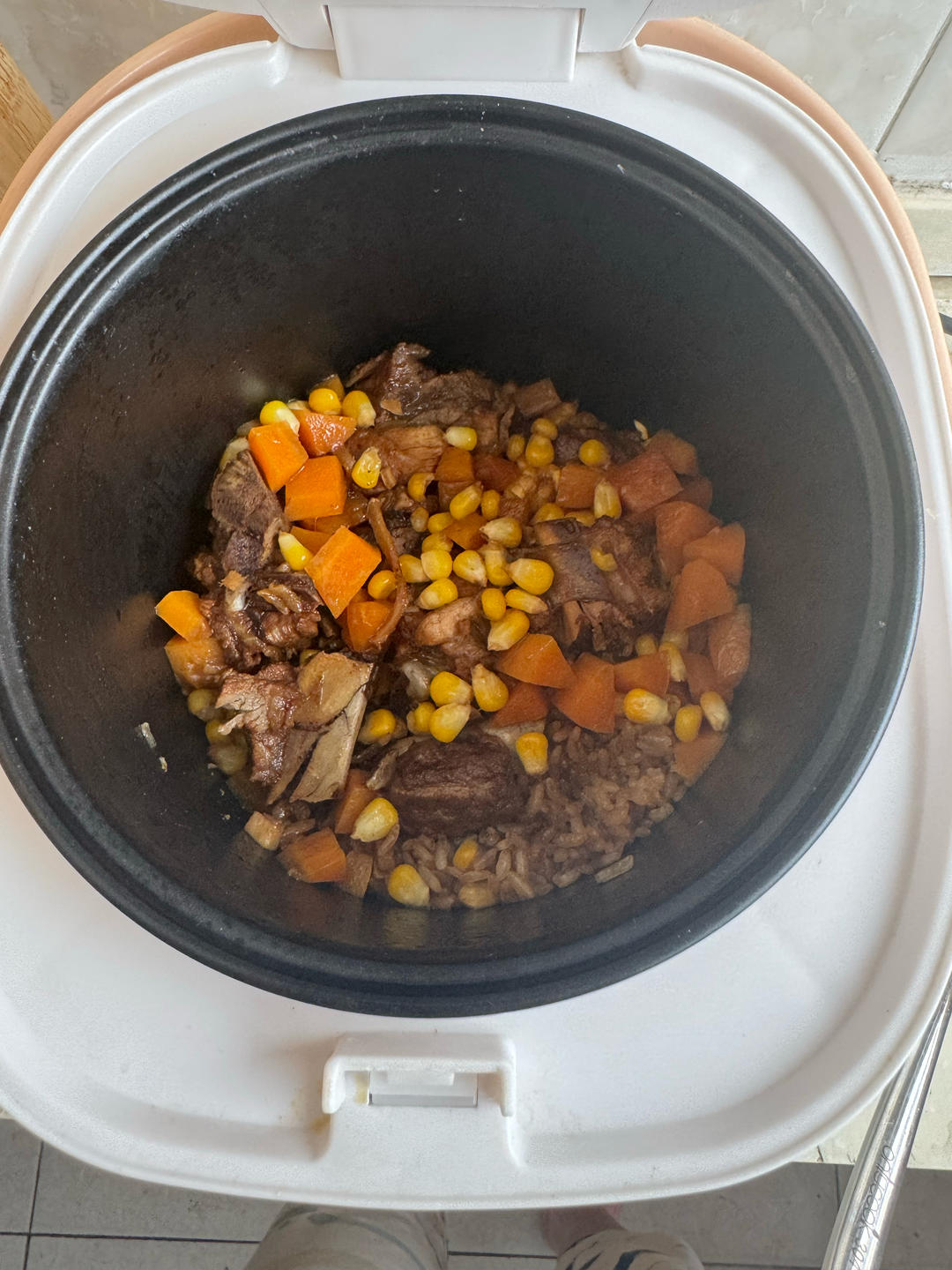 超简单的真香排骨焖饭！馋哭隔壁家小孩儿😋