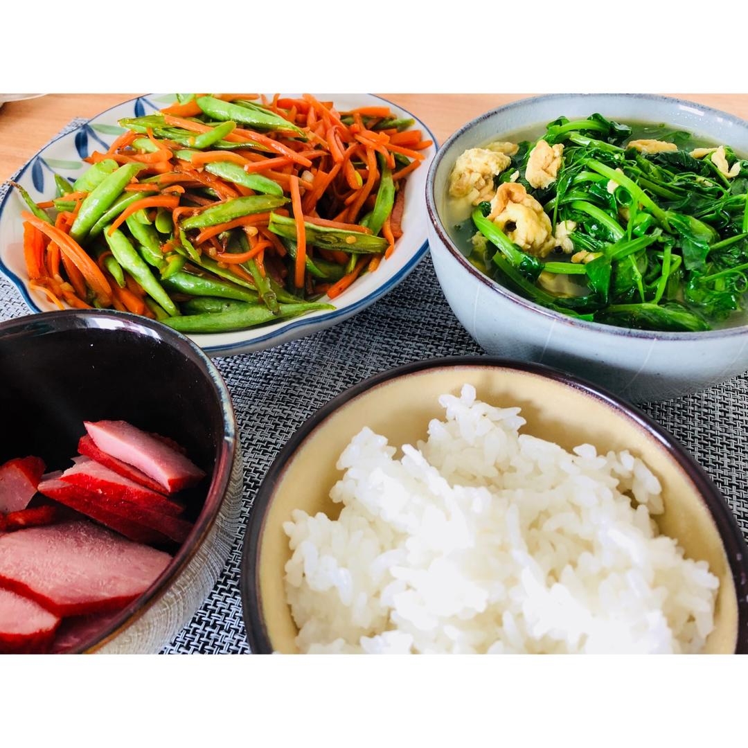 豌豆尖煎蛋汤