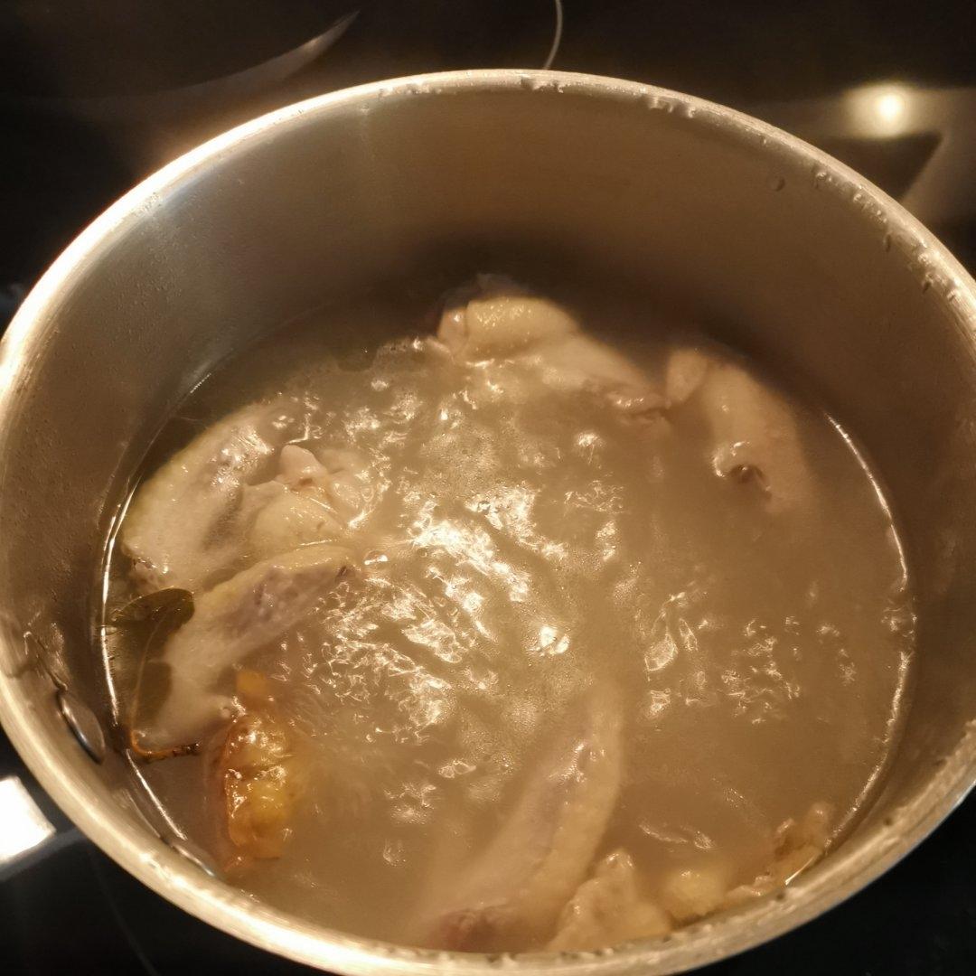 鸡骨架高汤