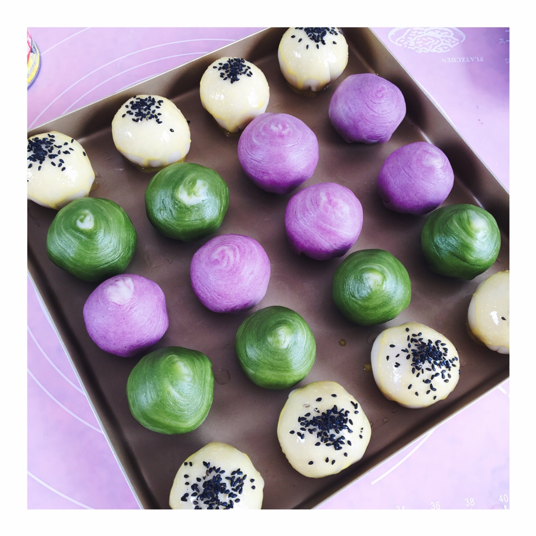 蛋黄酥~紫薯、抹茶、原味~花好月圆，中秋快乐~内附一次做六色蛋黄酥方法~