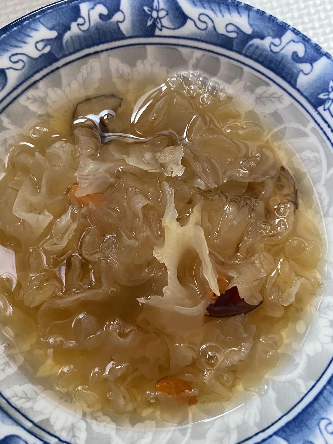 红枣枸杞银耳羹（20分钟出胶）