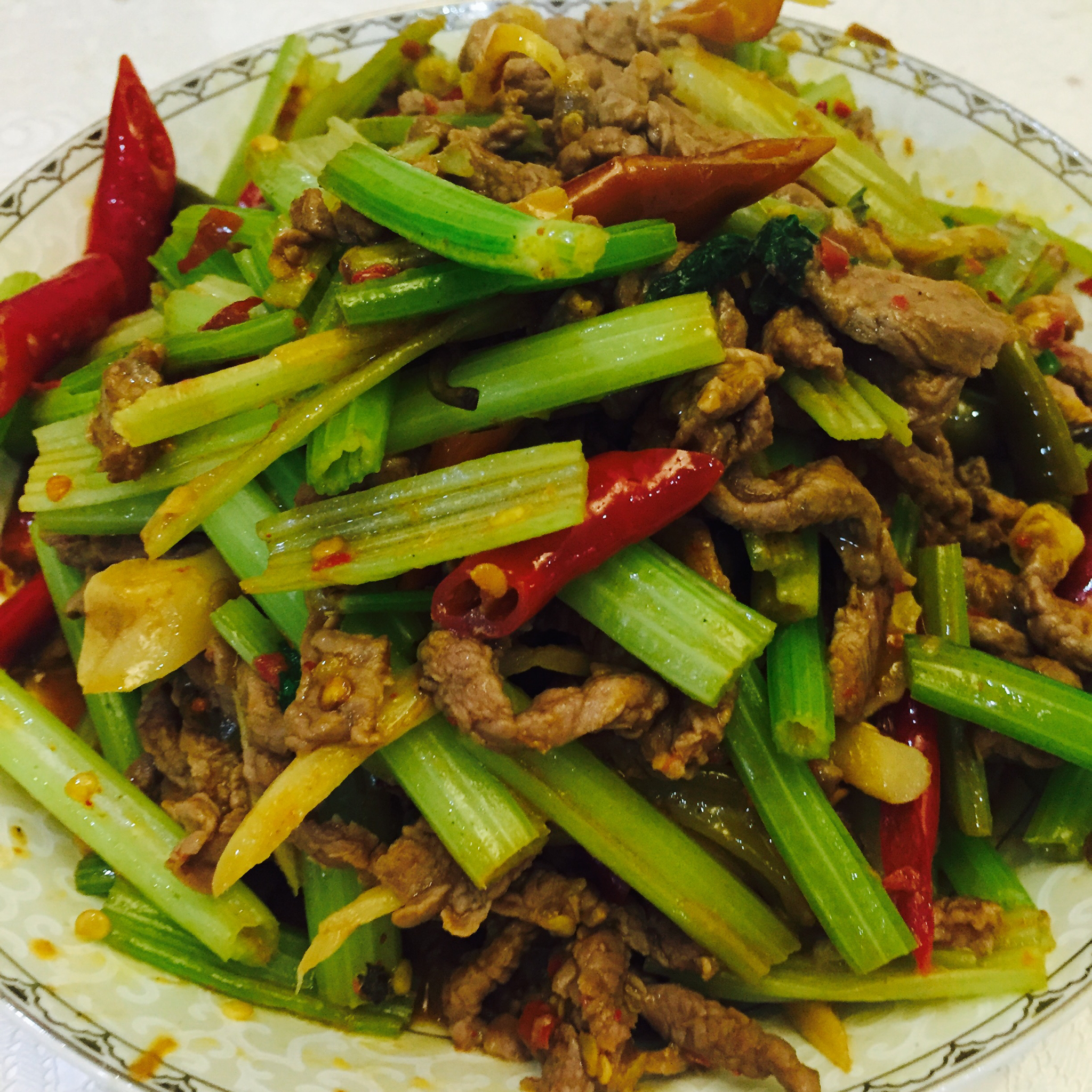 芹菜泡椒牛肉丝