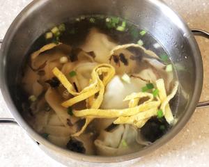 摊蛋皮（附上海馄饨汤、鸡蛋裙盖饭做法）的做法 步骤11