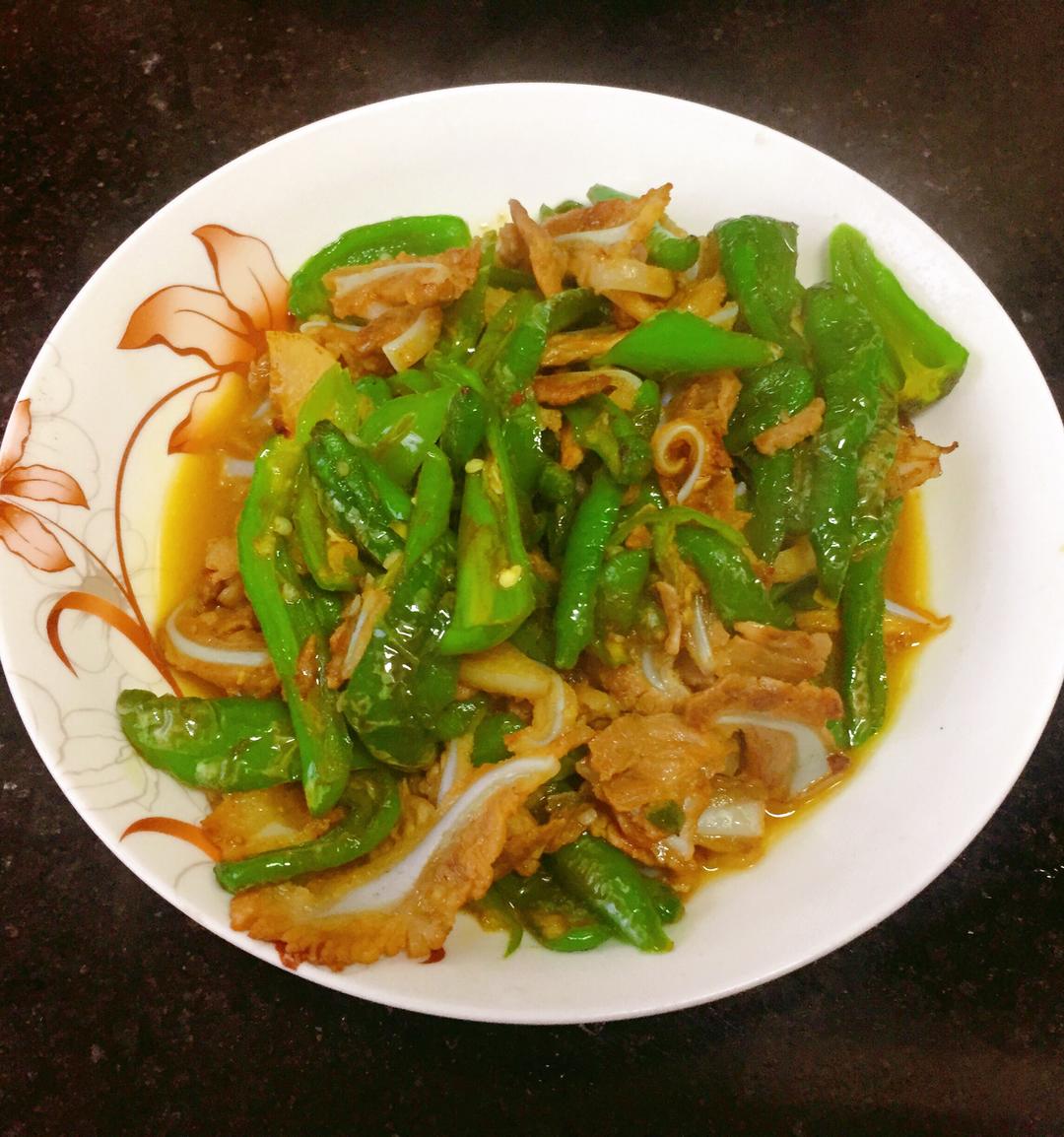 补钙食谱之青椒烧月牙骨(内涵新鲜月牙骨的处理方法)的做法