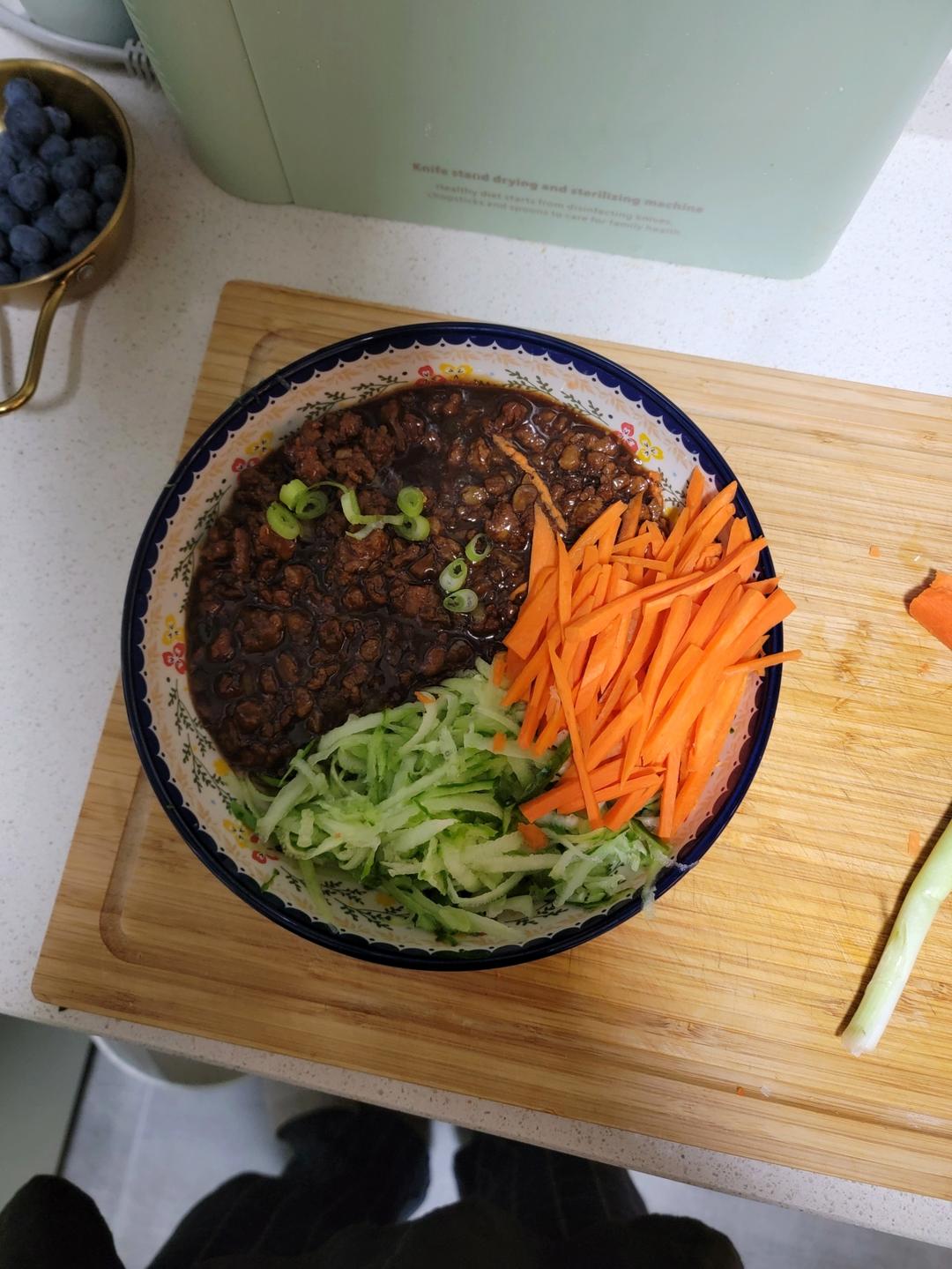 真想让你们尝尝这碗肉酱拌面🍜太香太香了