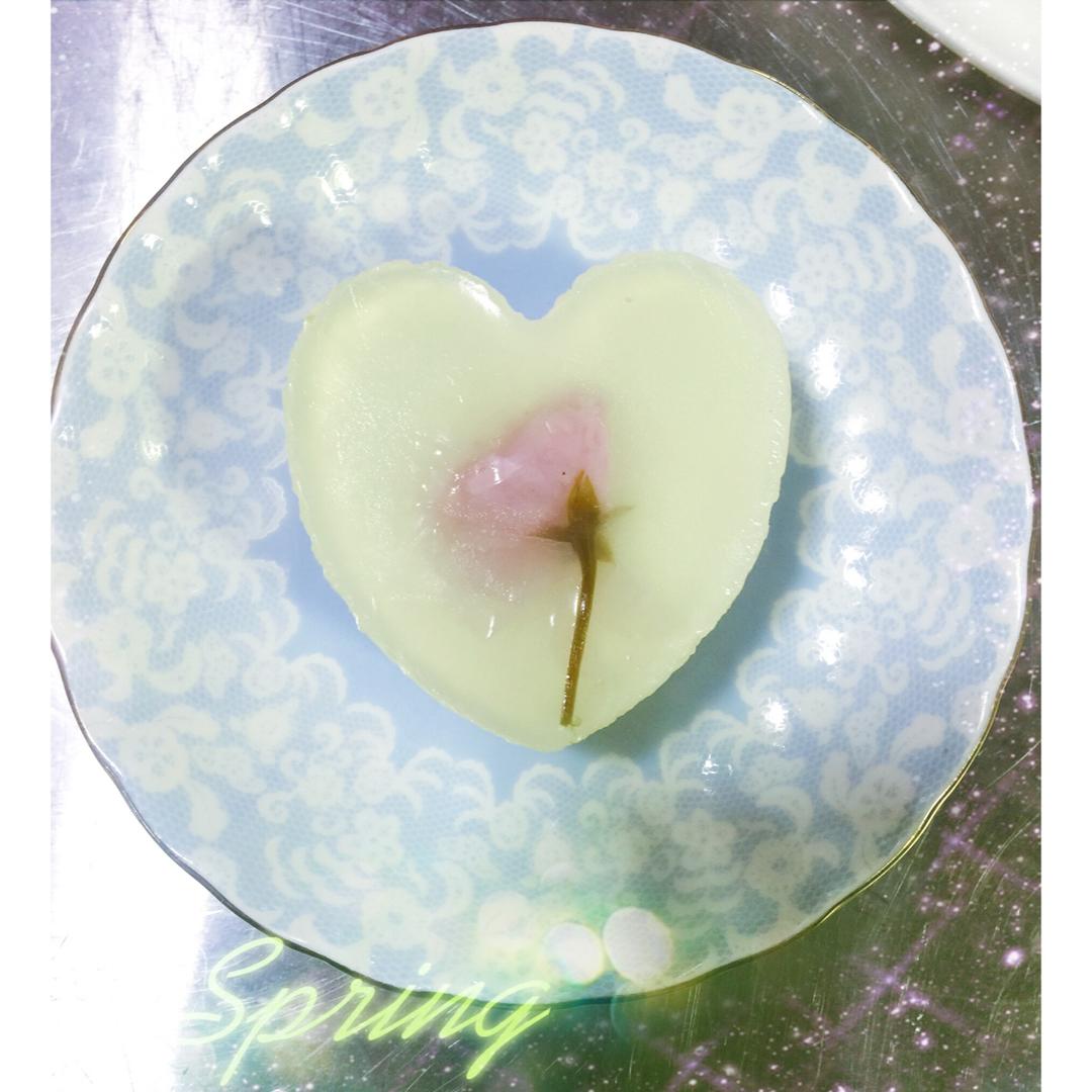 樱花草莓慕斯