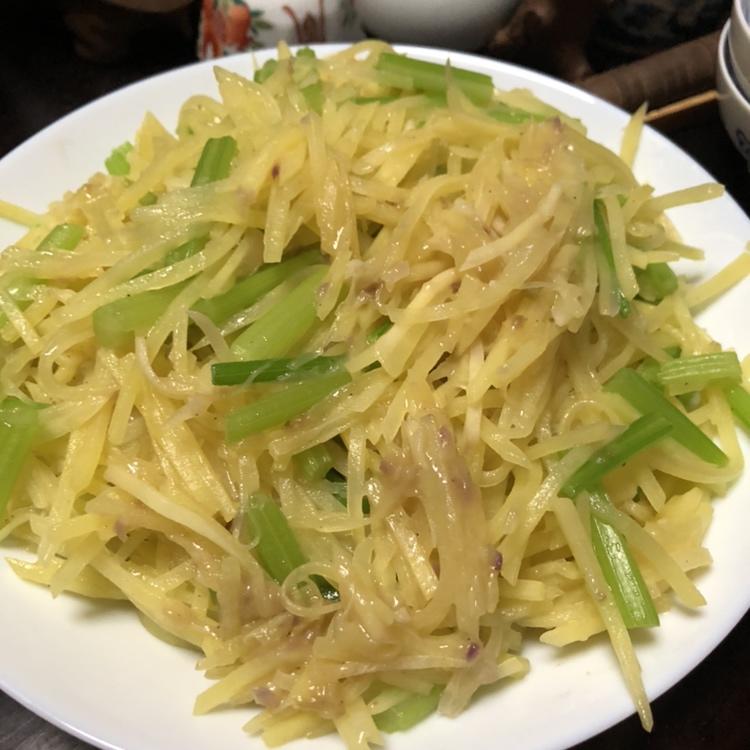 下饭菜  芹菜炒土豆丝