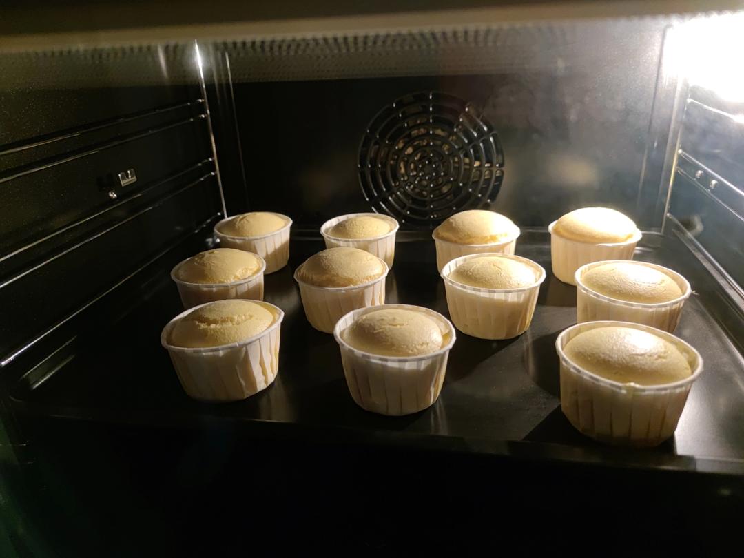 不塌不裂的纸杯戚风蛋糕