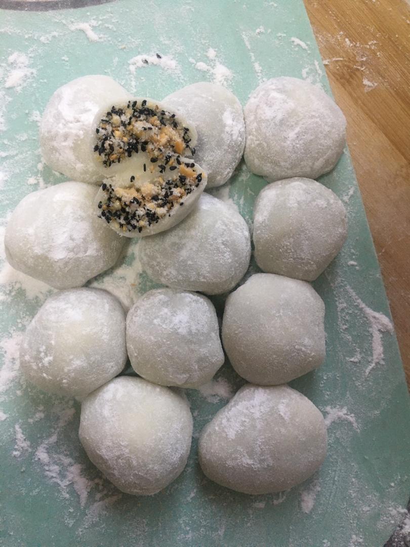 妈妈的最爱--花生芝麻糯米糍凉糕（附带烤花生做法）