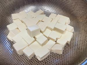 凉拌皮蛋豆腐的做法 步骤4