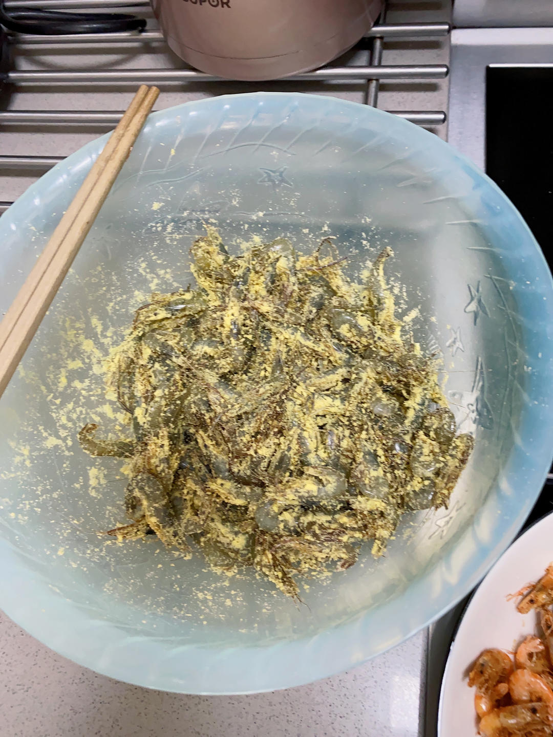只需一个窍门、即可做出香酥可口脆的鲜炸小河虾、简单快捷、小朋友超爱
