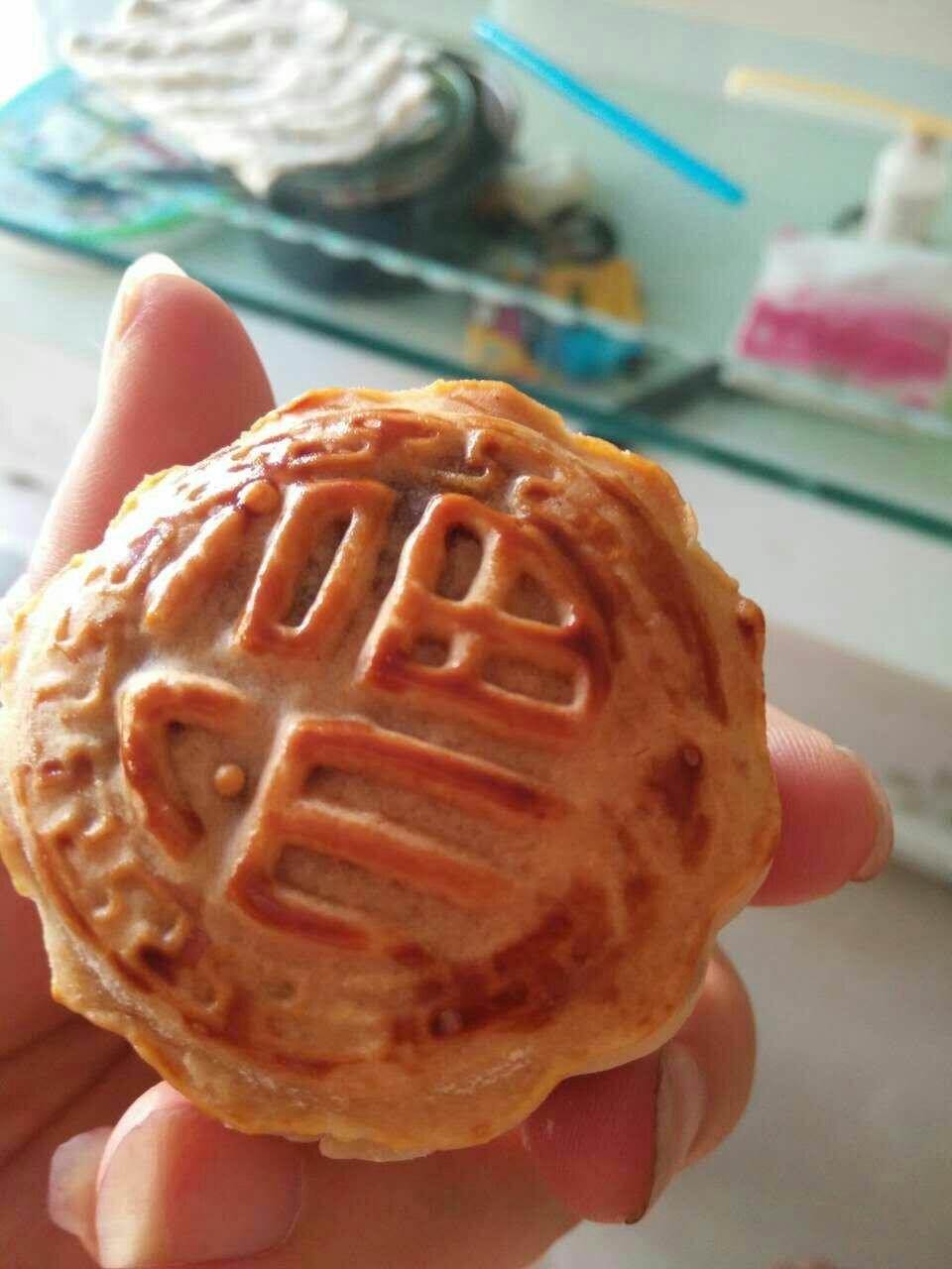 广式月饼—蛋黄莲蓉月饼