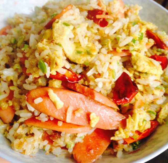 鸡蛋火腿酱油炒饭