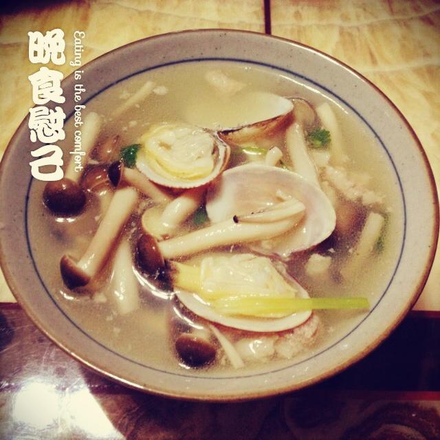 蟹味菇蛤蜊汤的做法