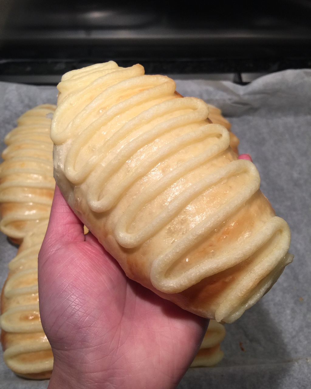 面包房里最受欢迎的毛毛虫面包