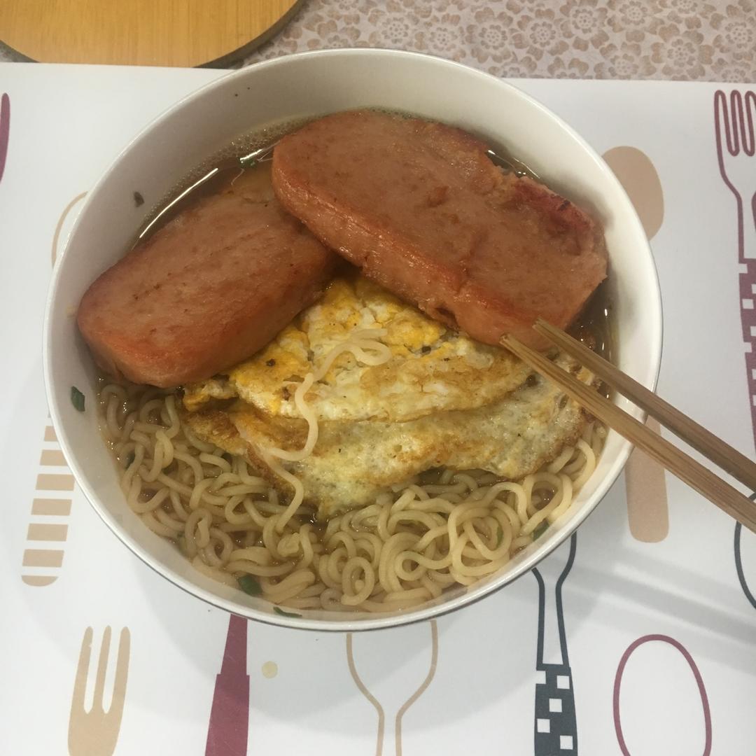 （缓解深夜寂寞）麻油公仔面加料操作