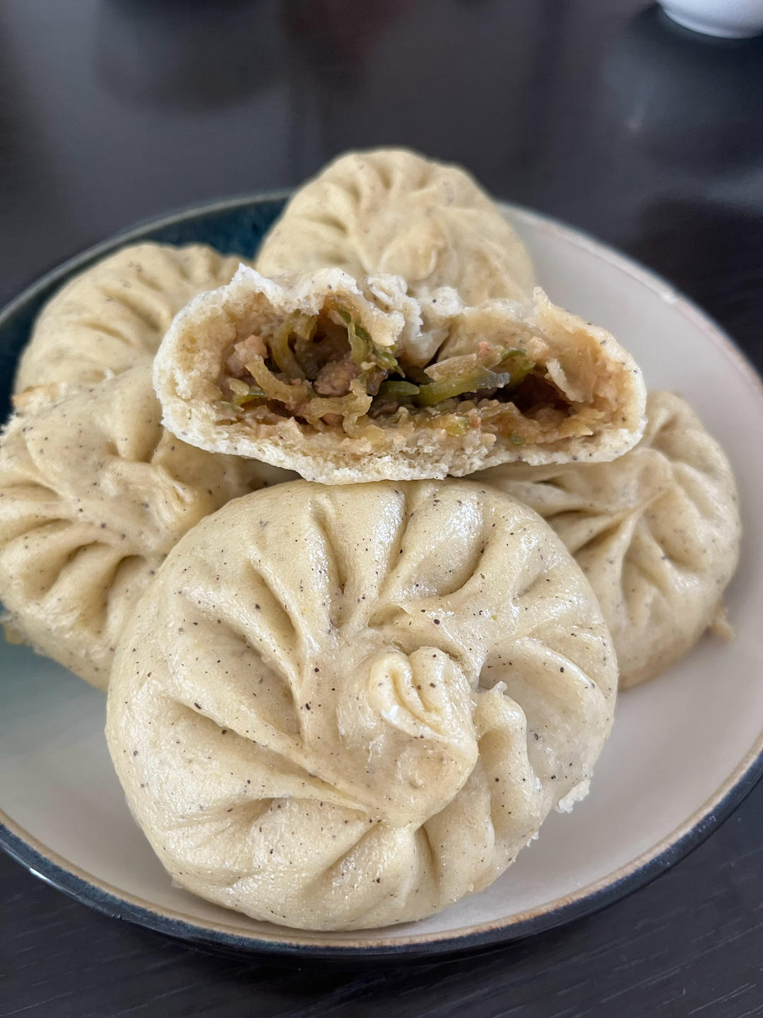 冬天必吃的青萝卜大包子（灵魂佐料）