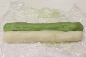 绿豆蓉冰皮月饼的做法 步骤12