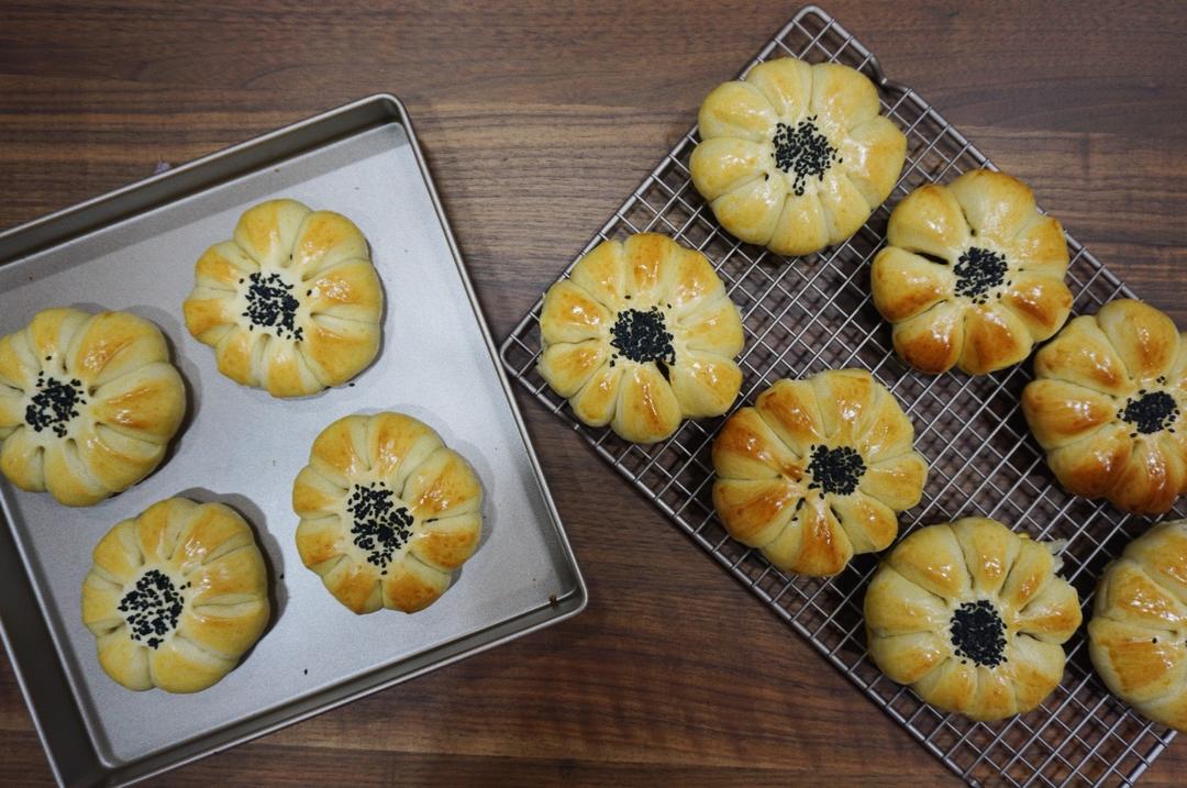 豆沙花朵面包