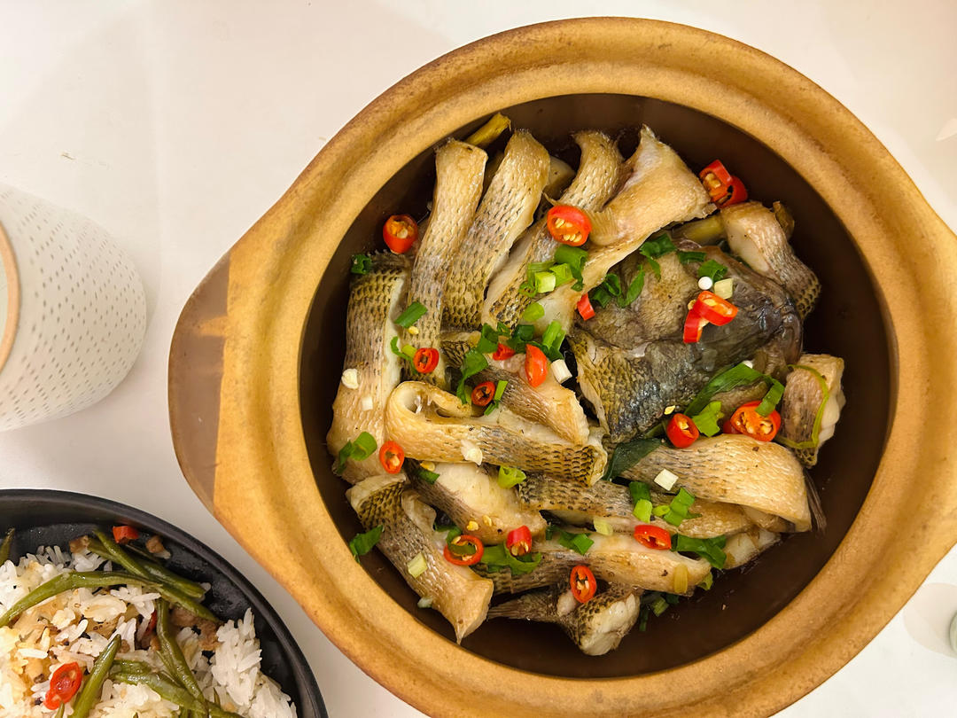春日食鲜！快手家常菜｜砂锅焗鲈鱼