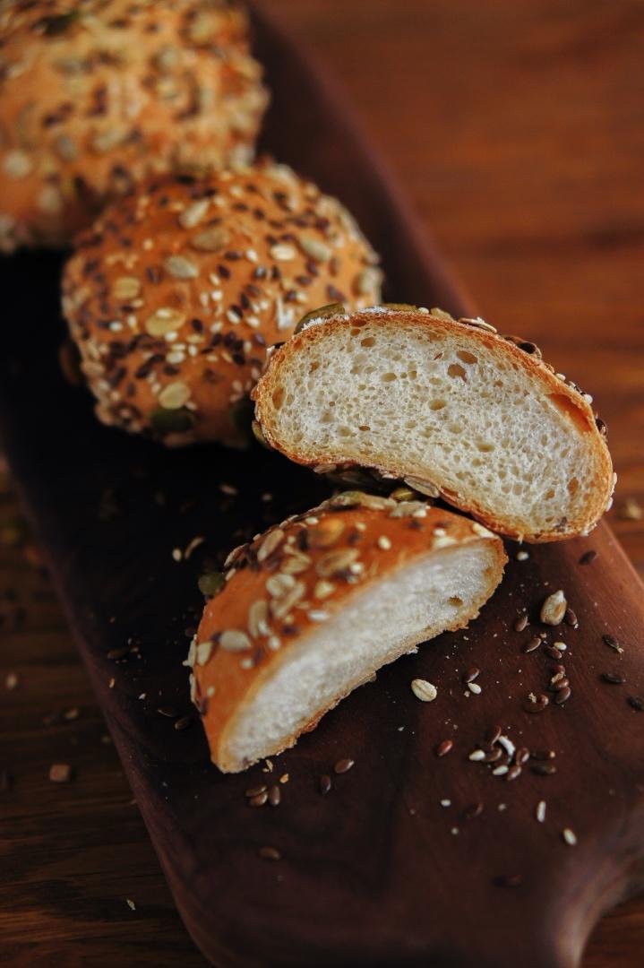 低卡粗粮咸脆包 海绵种冷藏发酵 静置揉出手套膜