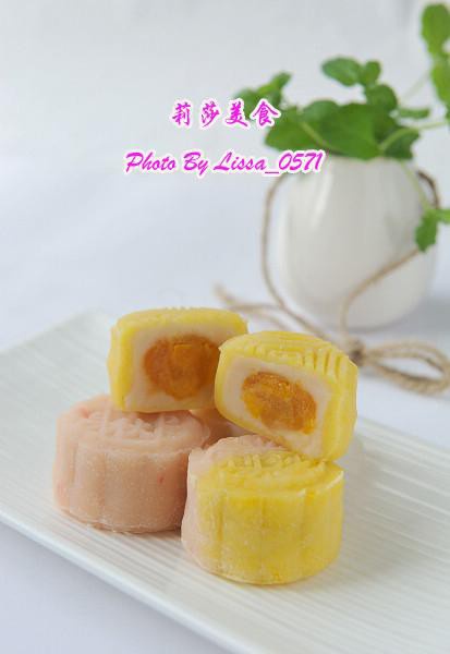 白豆沙蛋黄冰皮月饼