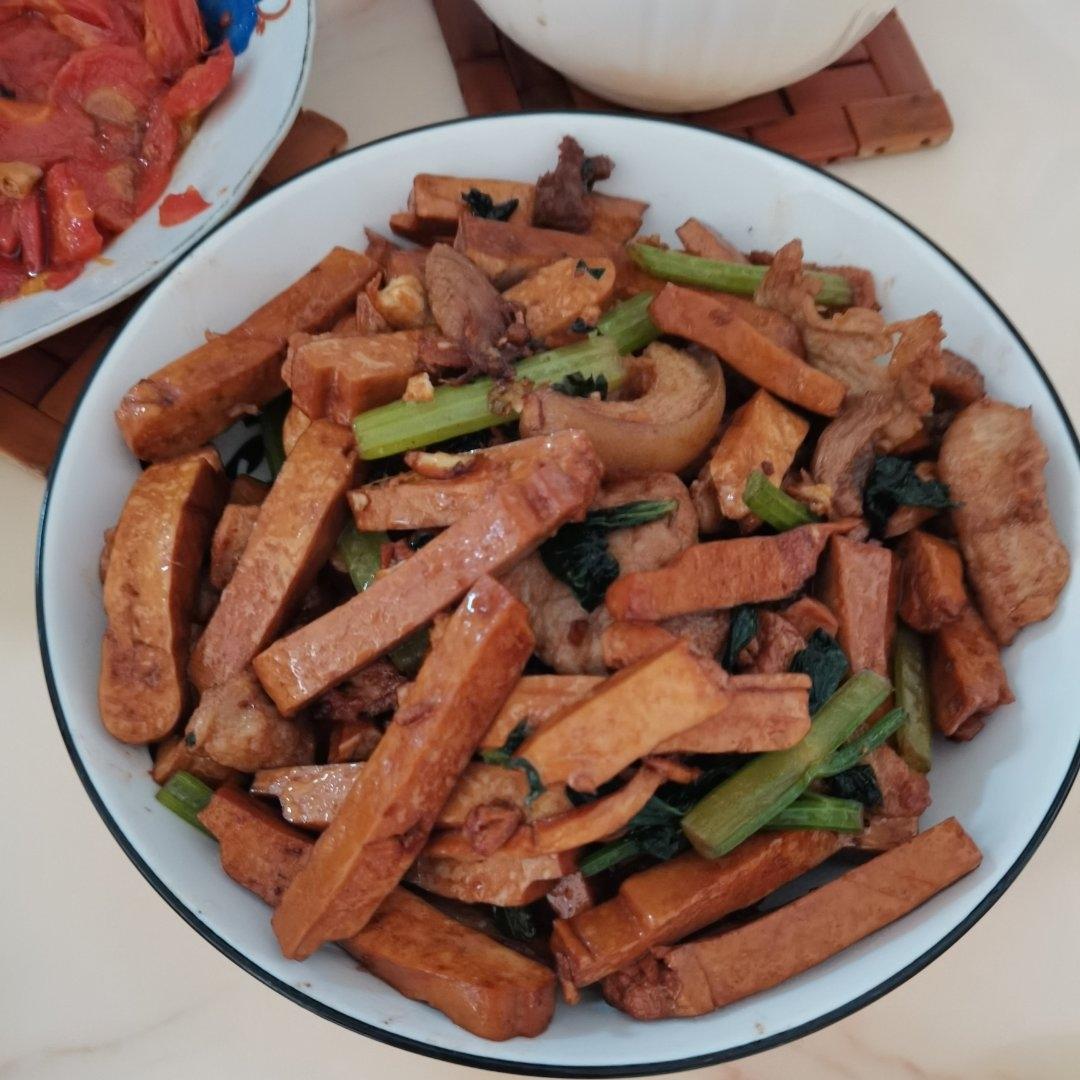 芹菜炒肉