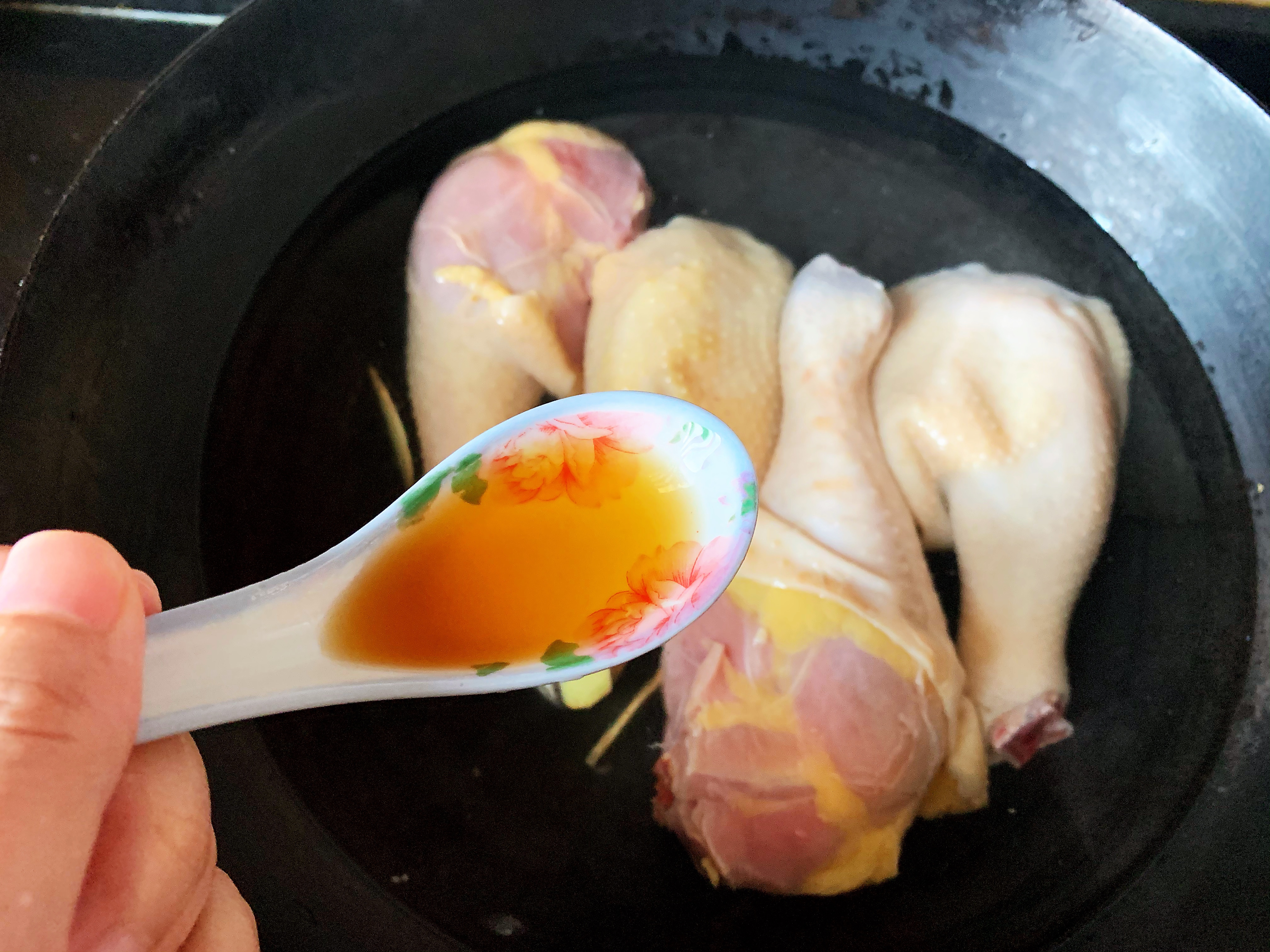 麻辣鲜香家常口水鸡的做法 步骤2