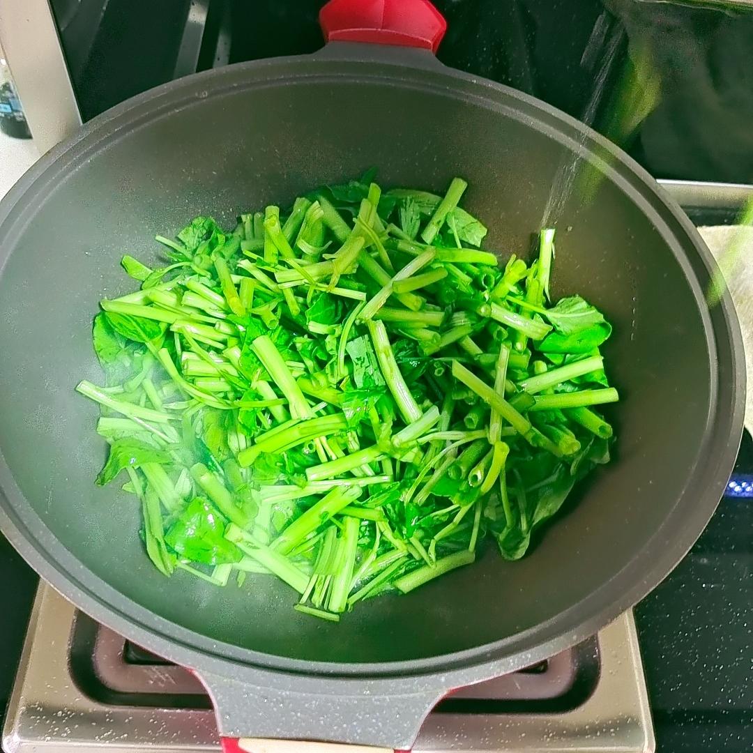 蒜香空心菜??5分鐘快手菜的做法 步驟2