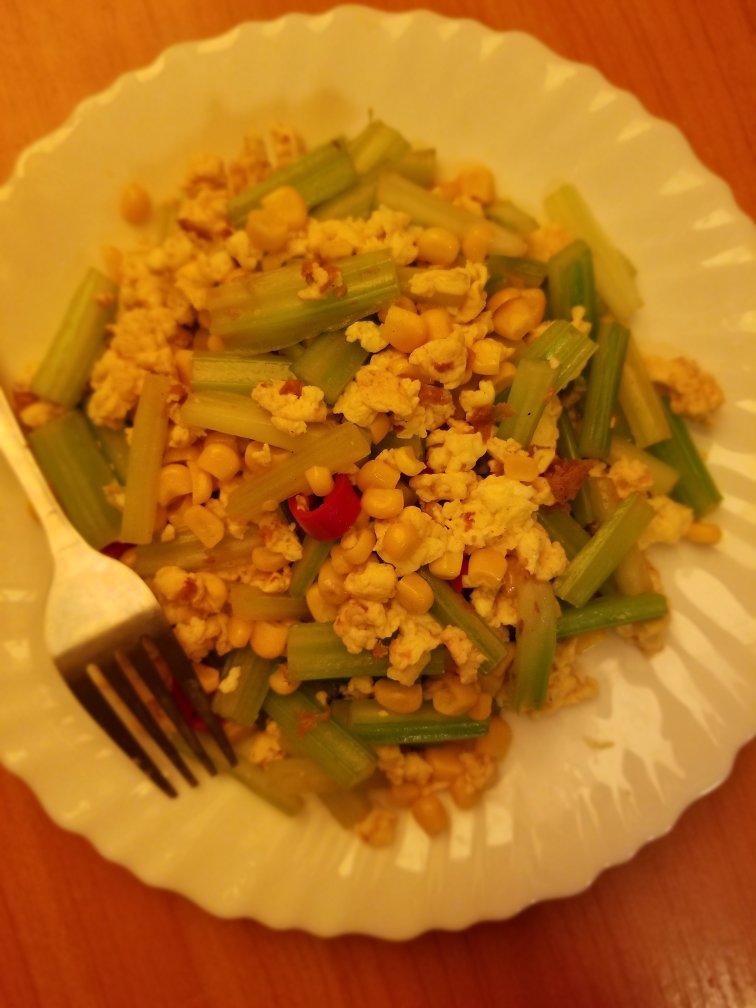 芹菜炒鸡蛋