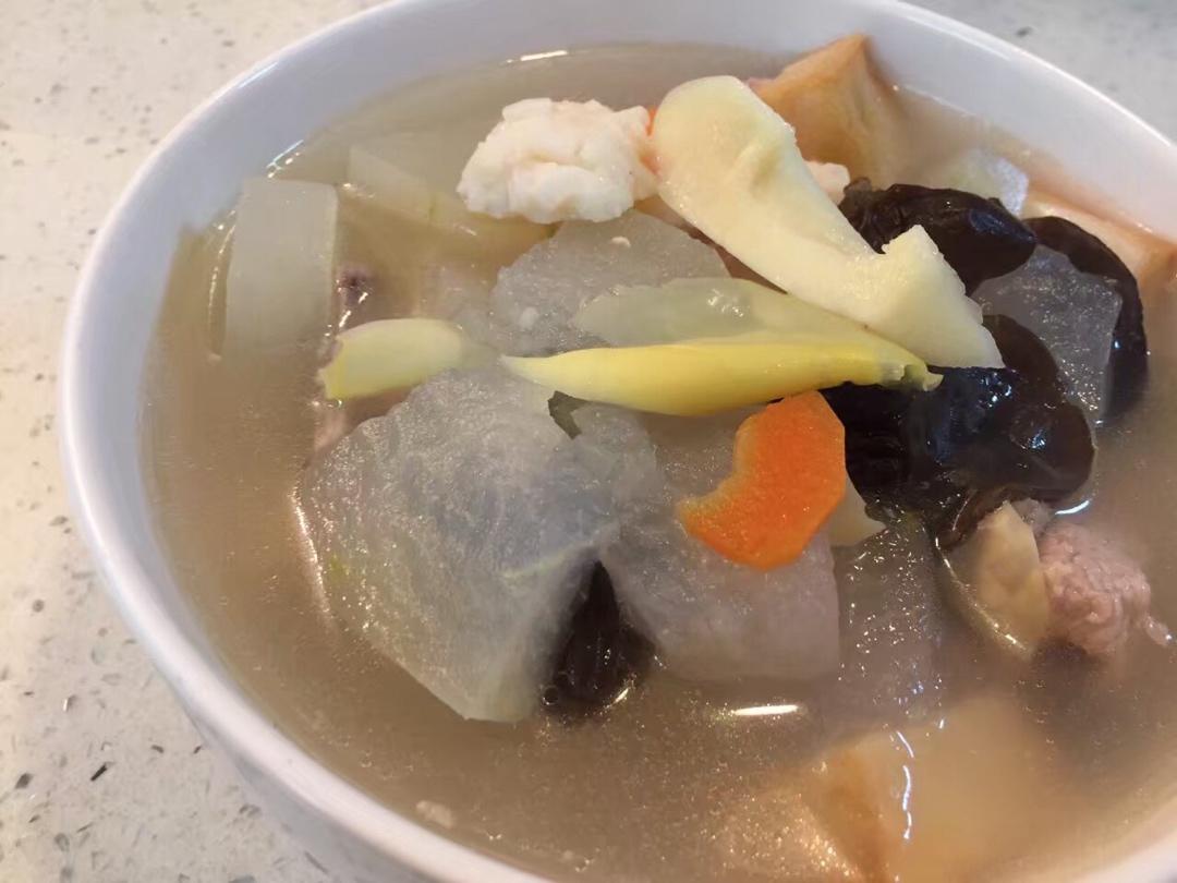 腌笃鲜.咸肉炖春笋