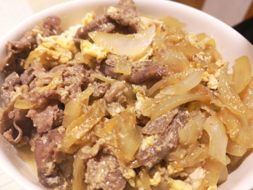 日式肥牛盖饭(牛丼)——巨好吃的超级简易懒人版
