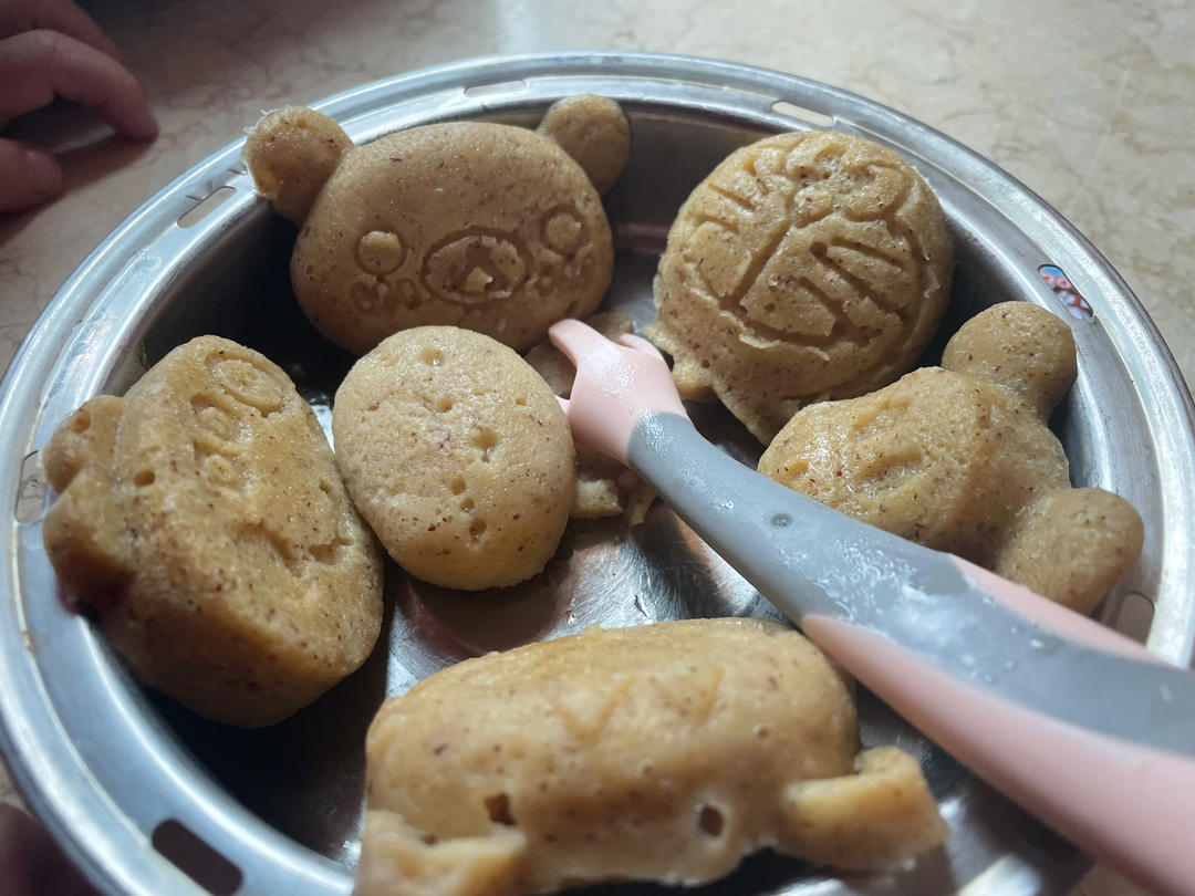 宝宝辅食:苹果红枣蒸糕