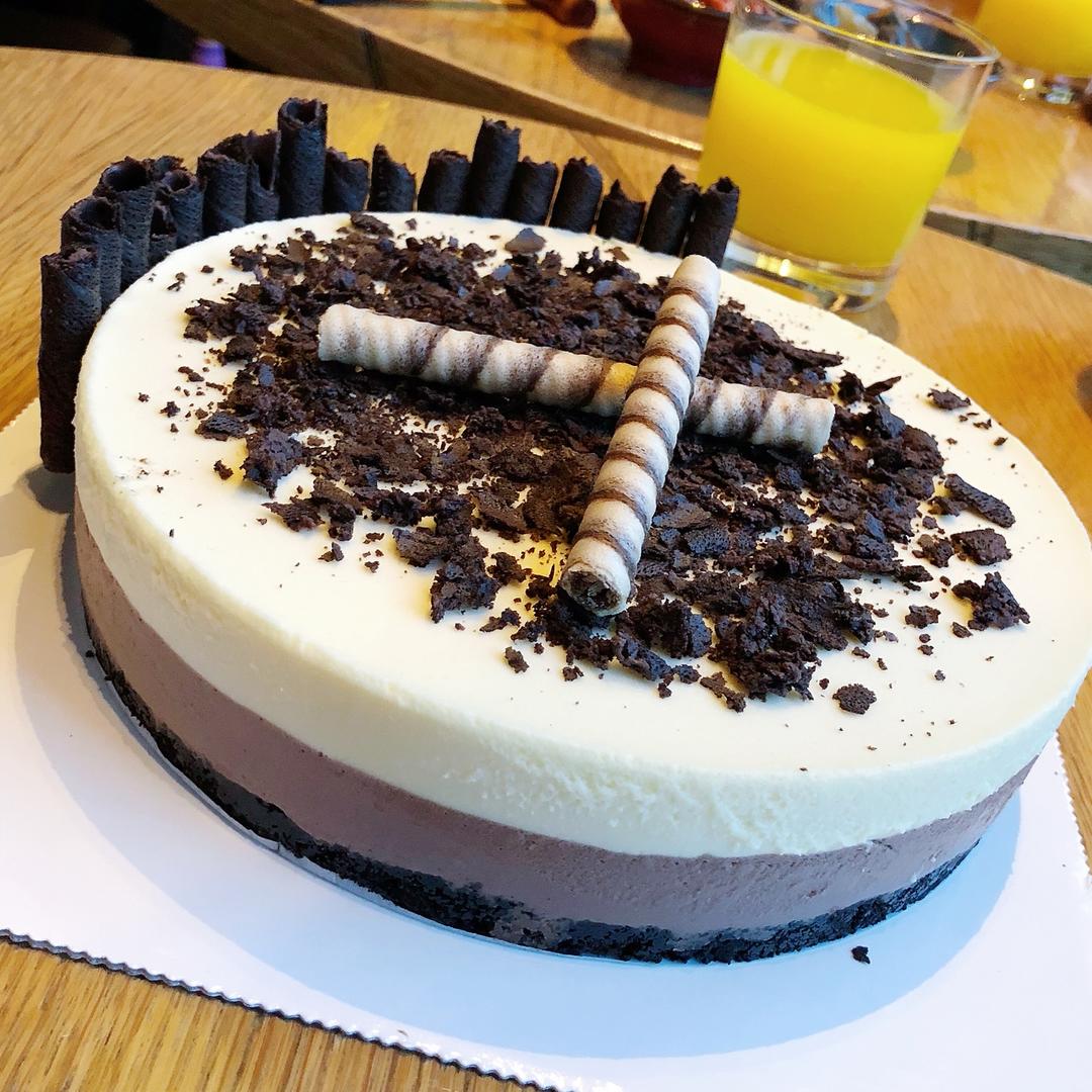 李可心琼开心做的黑白巧克力慕斯蛋糕