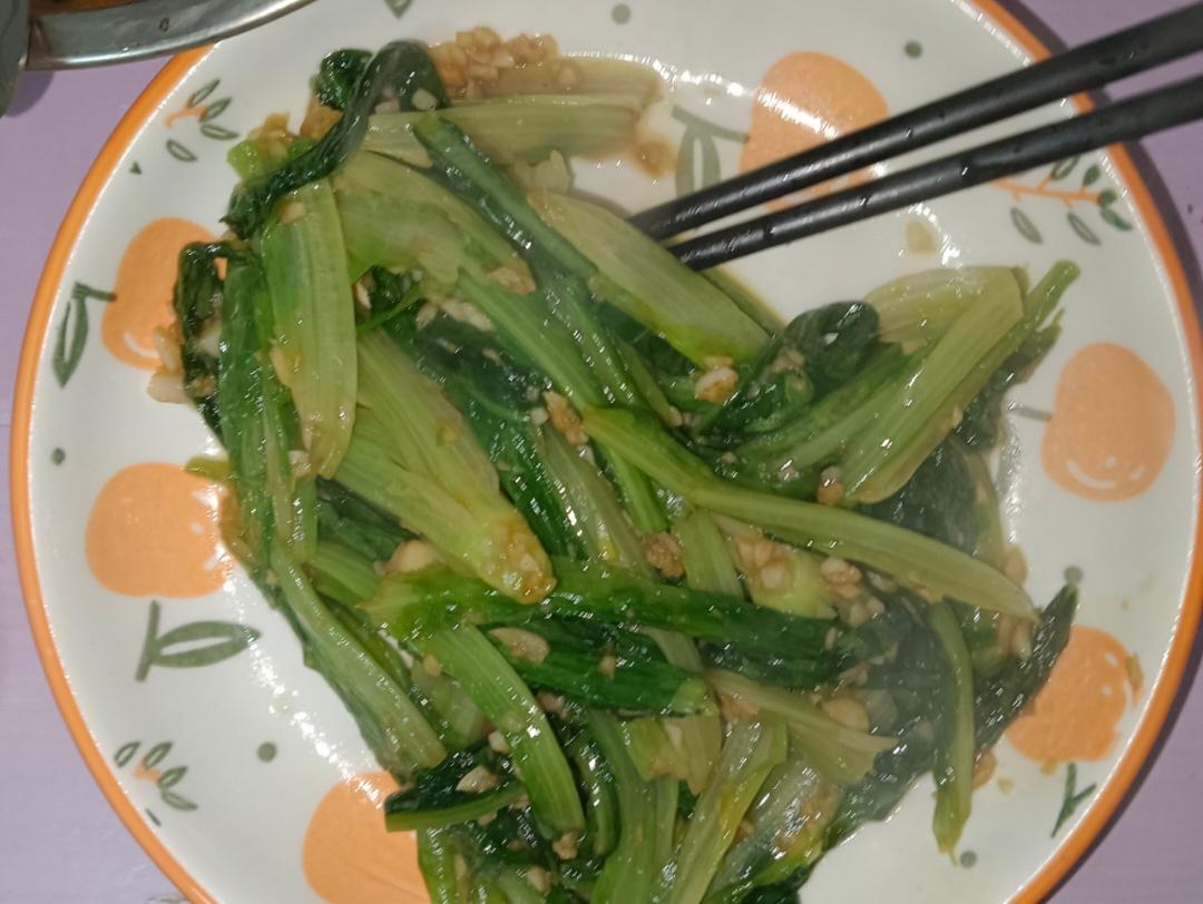 蒜蓉耗油清炒油麦菜，减脂快手菜，宝宝超爱，傻瓜步骤，屡试不爽，好吃且下饭，鲜香爽口！！