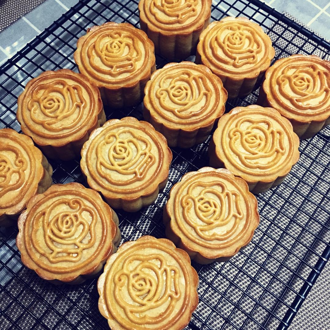 广式月饼—蛋黄莲蓉月饼